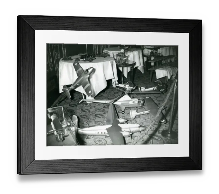Framed Print : Aircraft models on display at the Dorchester Hotel, Lond? Framed Print : Aircraft models on display at the Dorchester Hotel, Lond?