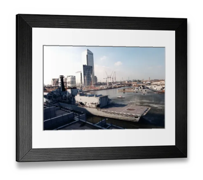 Framed Print : EH Industries (later AgustaWestland) EH101 approaches HM? Framed Print : EH Industries (later AgustaWestland) EH101 approaches HM?