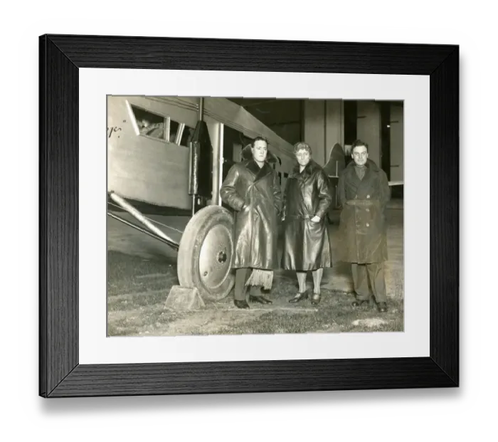 Framed Print : The Duchess of Bedford with Capt C. D. Barnard, left, pil? Framed Print : The Duchess of Bedford with Capt C. D. Barnard, left, pil?