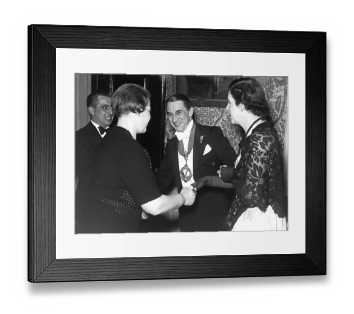 Framed Print : The Royal Aeronautical Society held a dinner at No. 4 Ham? Framed Print : The Royal Aeronautical Society held a dinner at No. 4 Ham?
