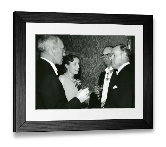 Framed Print : The Royal Aeronautical Society held a dinner at No. 4 Ham? Framed Print : The Royal Aeronautical Society held a dinner at No. 4 Ham?