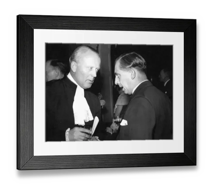 Framed Print : The Royal Aeronautical Society held a dinner at No. 4 Ham? Framed Print : The Royal Aeronautical Society held a dinner at No. 4 Ham?