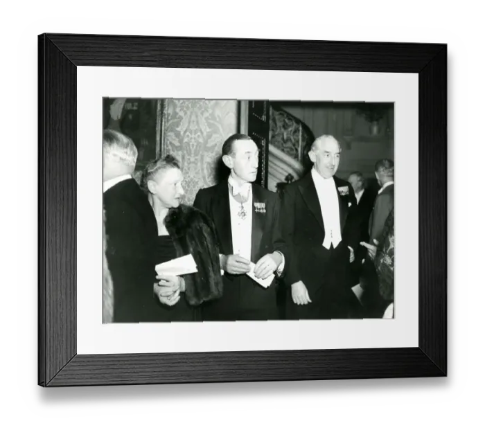 Framed Print : The Royal Aeronautical Society held a dinner at No. 4 Ham? Framed Print : The Royal Aeronautical Society held a dinner at No. 4 Ham?