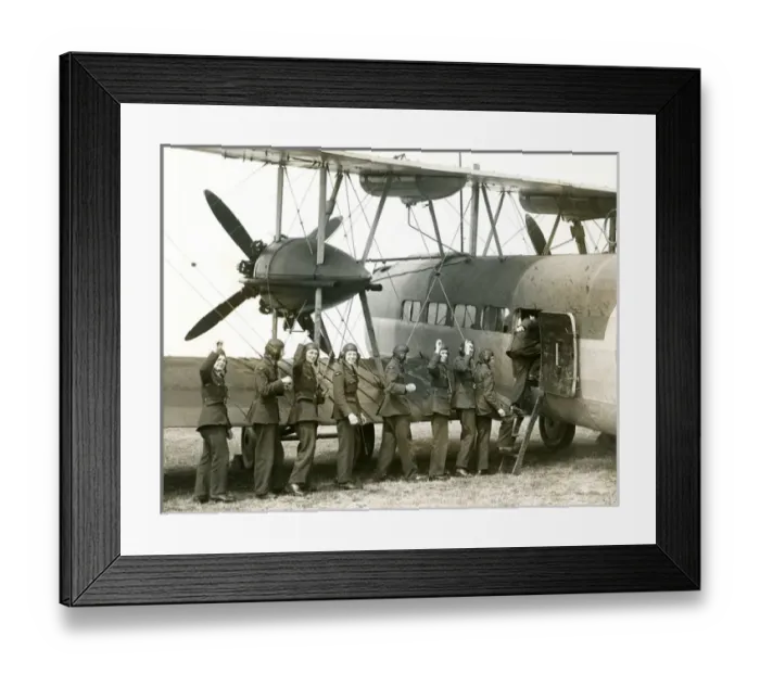 Framed Print : Vickers Victoria VI / Valentia, K2344, ?The Flying Classro? Framed Print : Vickers Victoria VI / Valentia, K2344, ?The Flying Classro?