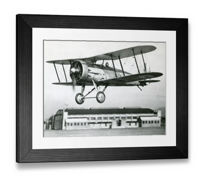 Framed Print : Gloster SS19, J9125, being flown by Howard Saint Framed Print : Gloster SS19, J9125, being flown by Howard Saint