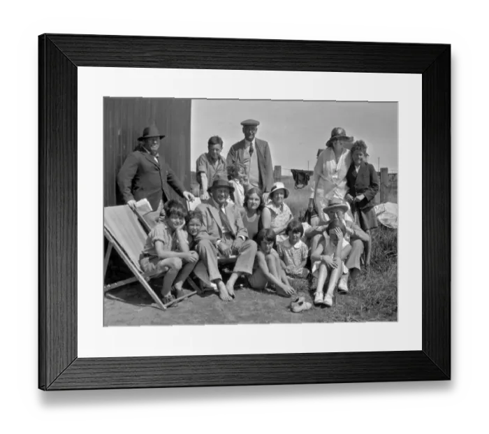 Framed Print : Large family outing to Bexhill-on-Sea, East Sussex Framed Print : Large family outing to Bexhill-on-Sea, East Sussex