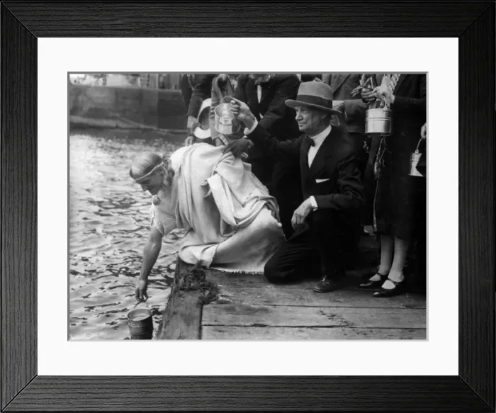 Framed Print : Raymond Duncan Framed Print : Raymond Duncan