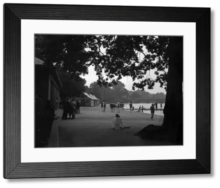 Framed Print : The Serpentine Lido Framed Print : The Serpentine Lido