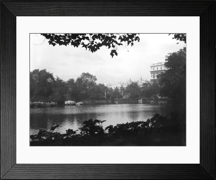 Framed Print : St. Jamess Park Framed Print : St. Jamess Park