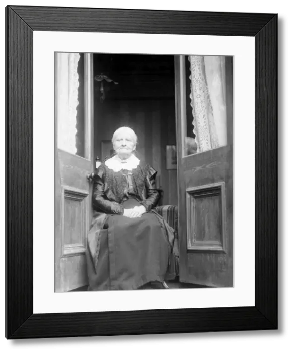 Framed Print : Mrs Palmer, Aged 102 Framed Print : Mrs Palmer, Aged 102