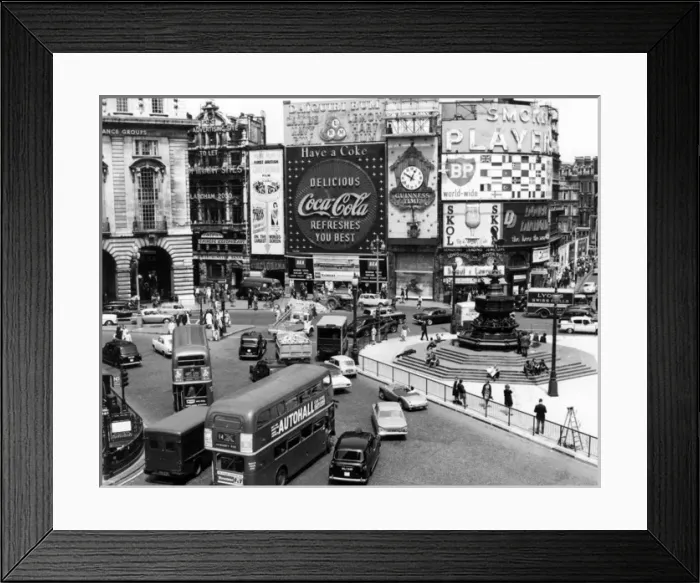 Framed Print : Piccadilly Circus Framed Print : Piccadilly Circus