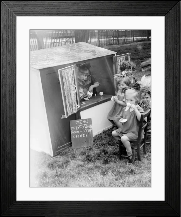 Framed Print : Kiddies Refreshments Framed Print : Kiddies Refreshments