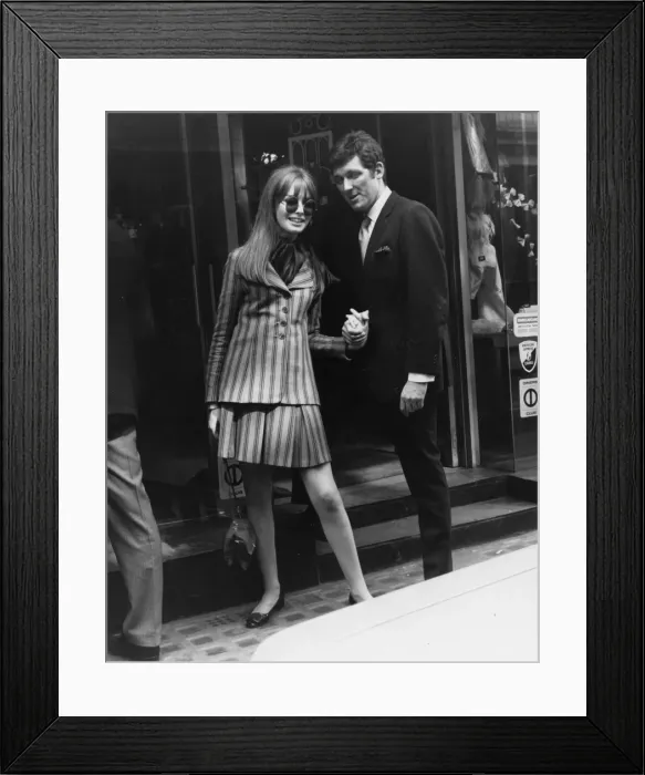 Framed Print : A Couple on Carnaby St Framed Print : A Couple on Carnaby St
