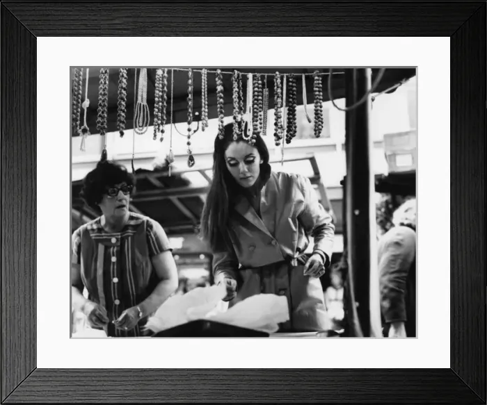Framed Print : Jewellry Shopping Framed Print : Jewellry Shopping