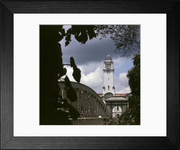 Framed Print : Singapore / Cavanagh Bdge Framed Print : Singapore / Cavanagh Bdge