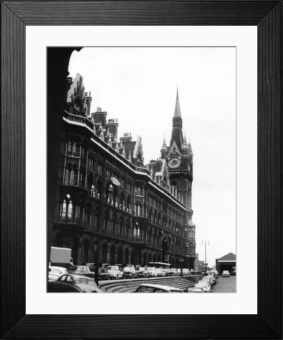 Framed Print : St Pancras Station / Hotel Framed Print : St Pancras Station / Hotel