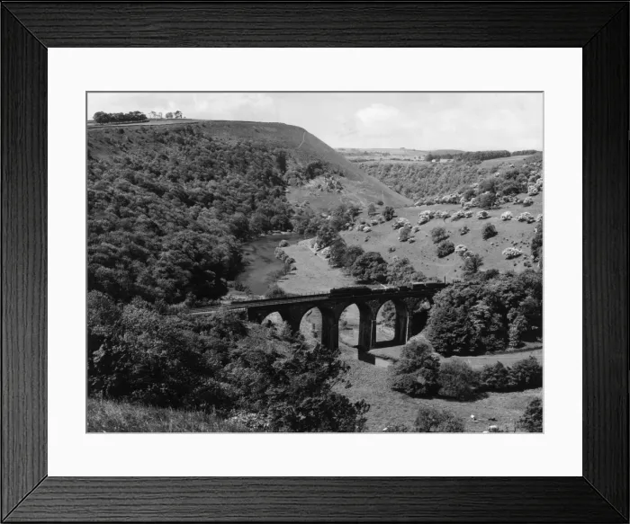 Framed Print : Derbyshire Countryside Framed Print : Derbyshire Countryside