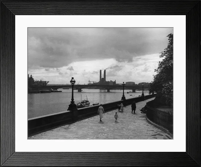 Framed Print : Chelsea Embankment Framed Print : Chelsea Embankment