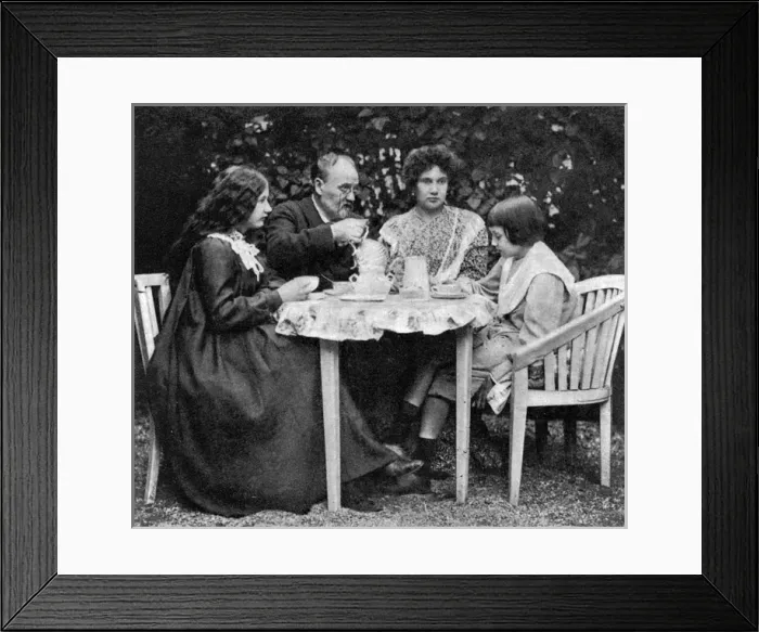 Framed Print : ZOLA PHOTO Framed Print : ZOLA PHOTO