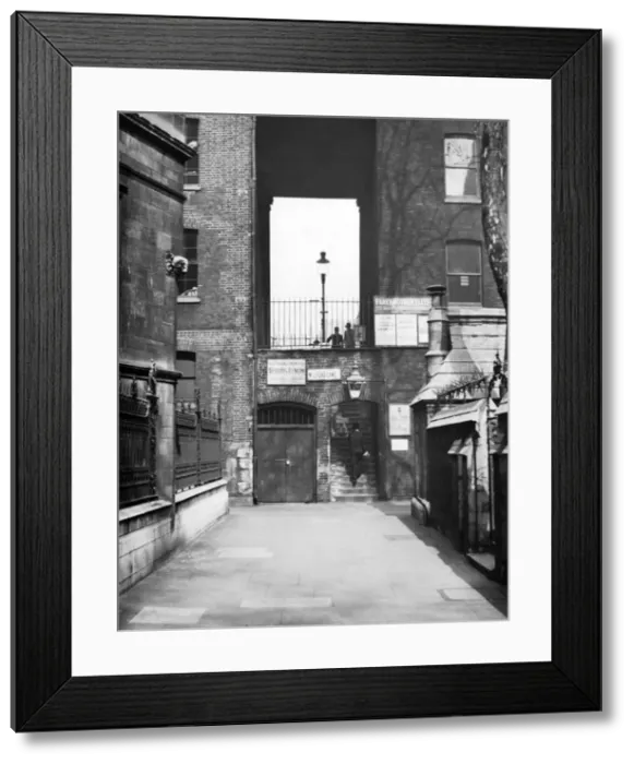 Framed Print : Essex Gatehouse, London Framed Print : Essex Gatehouse, London