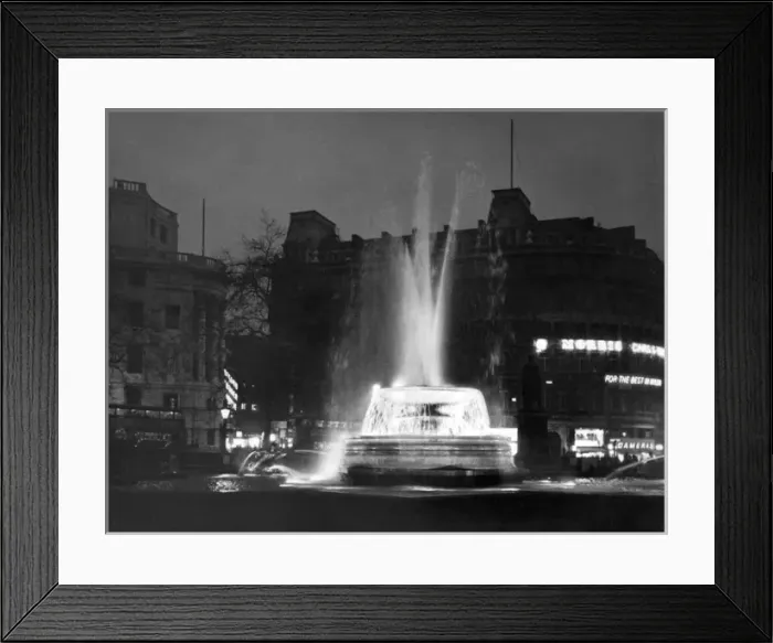 Framed Print : Trafalgar Square Dusk Framed Print : Trafalgar Square Dusk