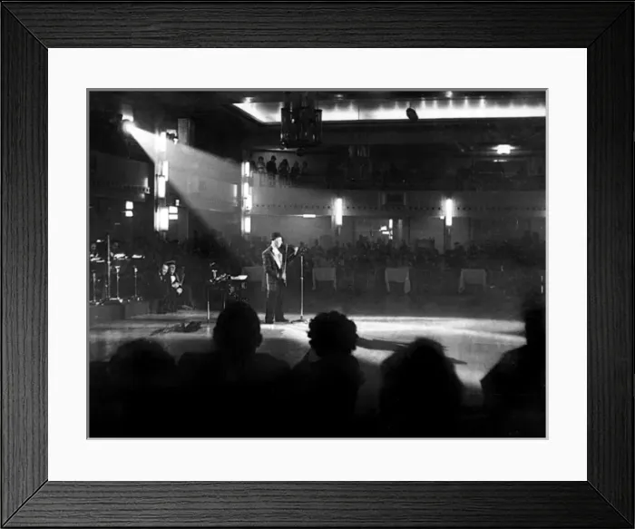 Framed Print : Hotel Entertainer