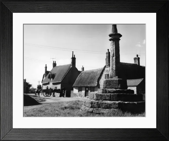 Framed Print : Great Brington Cross Framed Print : Great Brington Cross