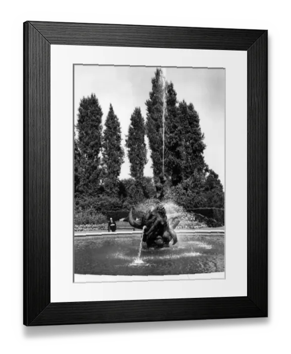 Framed Print : Regents Park Fountain Framed Print : Regents Park Fountain