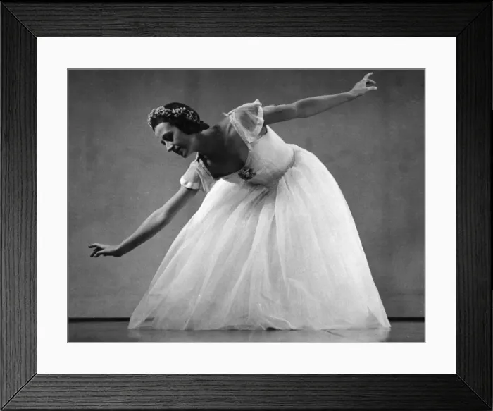 Framed Print : Ballet Move / Plie Framed Print : Ballet Move / Plie