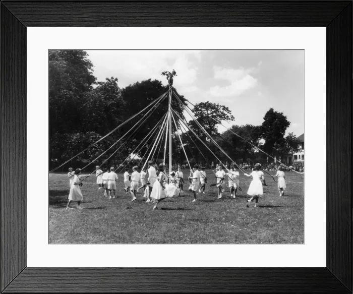 Framed Print : Kingsteignton Maypole Framed Print : Kingsteignton Maypole