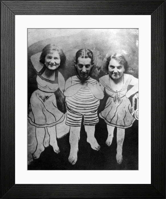 Framed Print : SEASIDE HEADS Framed Print : SEASIDE HEADS