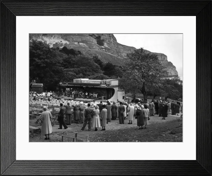 Framed Print : Family Seaside Show Framed Print : Family Seaside Show