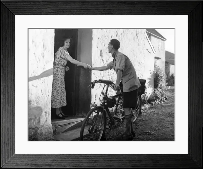 Framed Print : Tour Cyclists Farewell Framed Print : Tour Cyclists Farewell