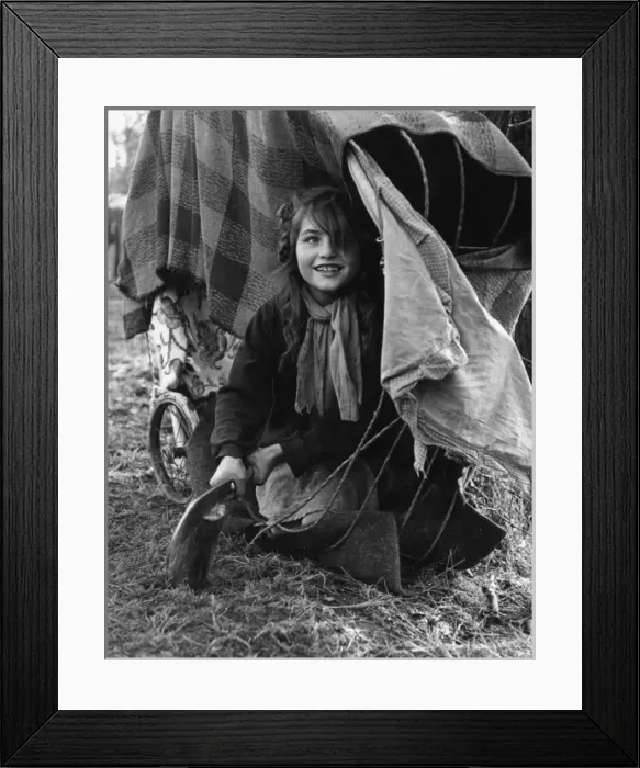 Framed Print : GIPSY GIRL