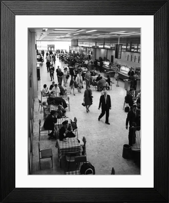 Framed Print : London Heathrow Airport Framed Print : London Heathrow Airport