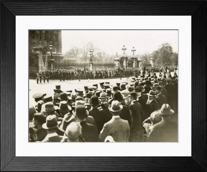 Framed Print : Met Police centenary celebrations, Buckingham Palace Framed Print : Met Police centenary celebrations, Buckingham Palace