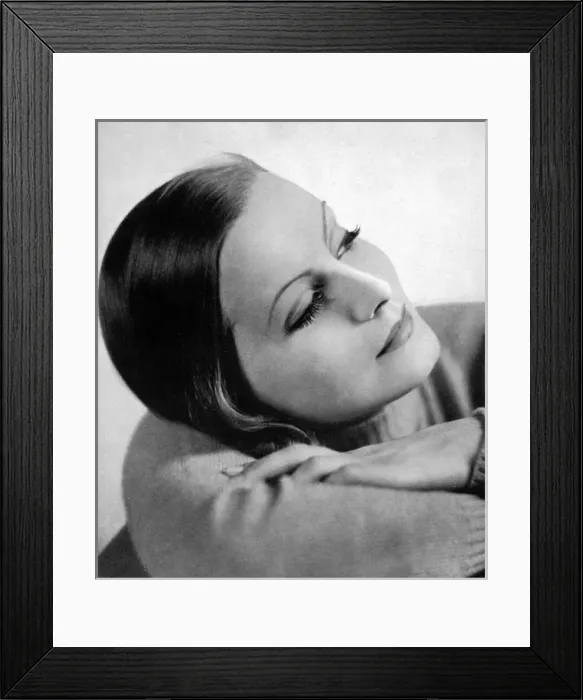 Framed Print : Greta Garbo (1905-1990) Framed Print : Greta Garbo (1905-1990)