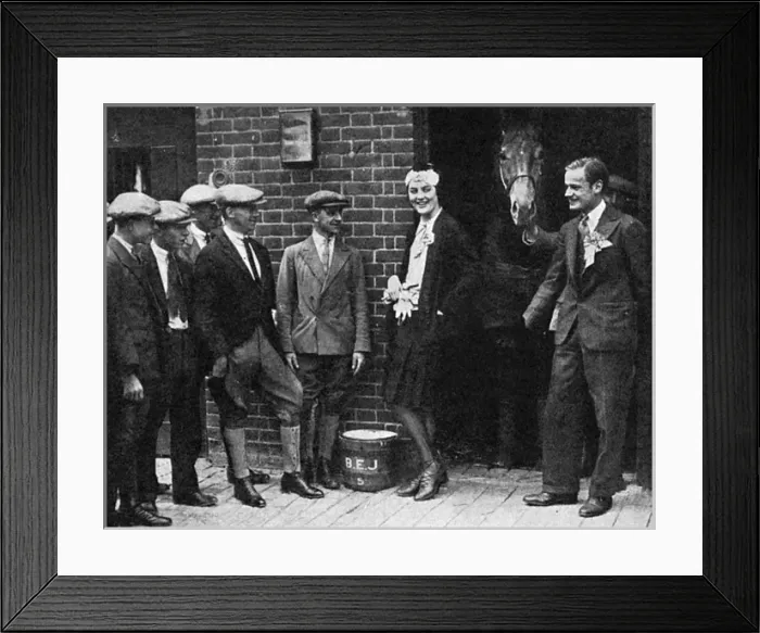 Framed Print : Bryan Guinness with his wife Diana Framed Print : Bryan Guinness with his wife Diana