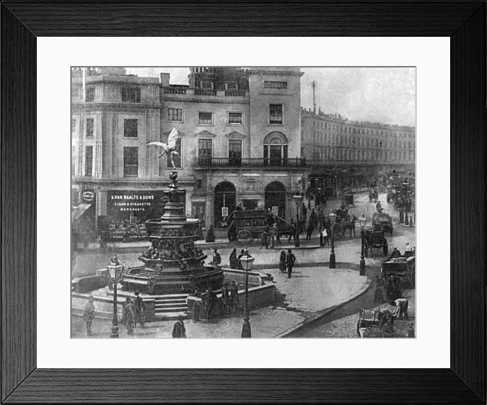 Framed Print : Piccadilly Circus Framed Print : Piccadilly Circus