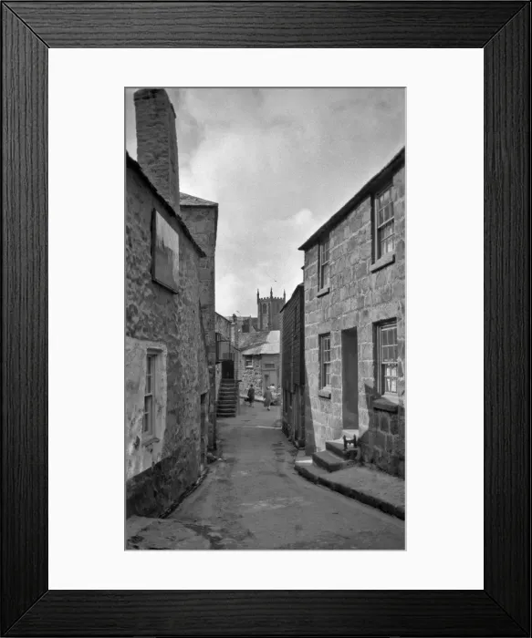 Framed Print : Narrow street in St Ives, Cornwall Framed Print : Narrow street in St Ives, Cornwall