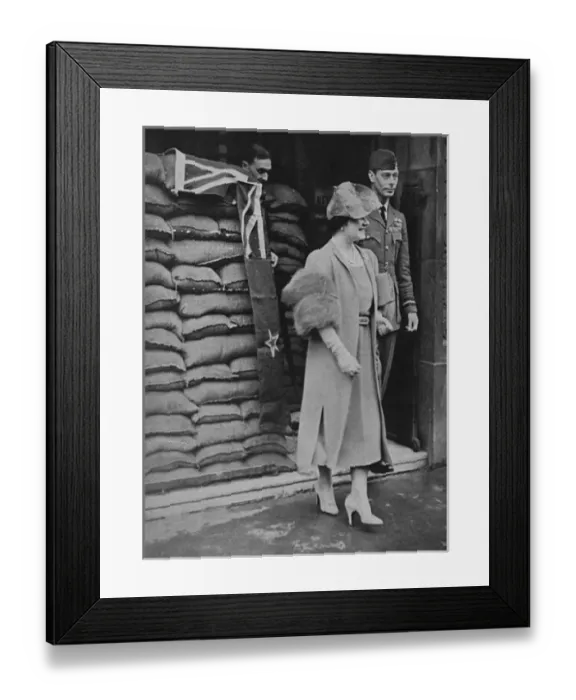 Framed Print : King and Queen tour Dominion offices, 1939 Framed Print : King and Queen tour Dominion offices, 1939