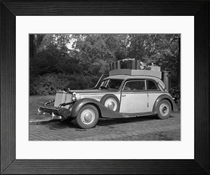 Framed Print : Car with suitcases on roof rack - Germany post-war Framed Print : Car with suitcases on roof rack - Germany post-war