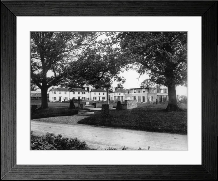 Framed Print : Houses in Delcott Close, Welwyn Garden City, Hertfordshire Framed Print : Houses in Delcott Close, Welwyn Garden City, Hertfordshire