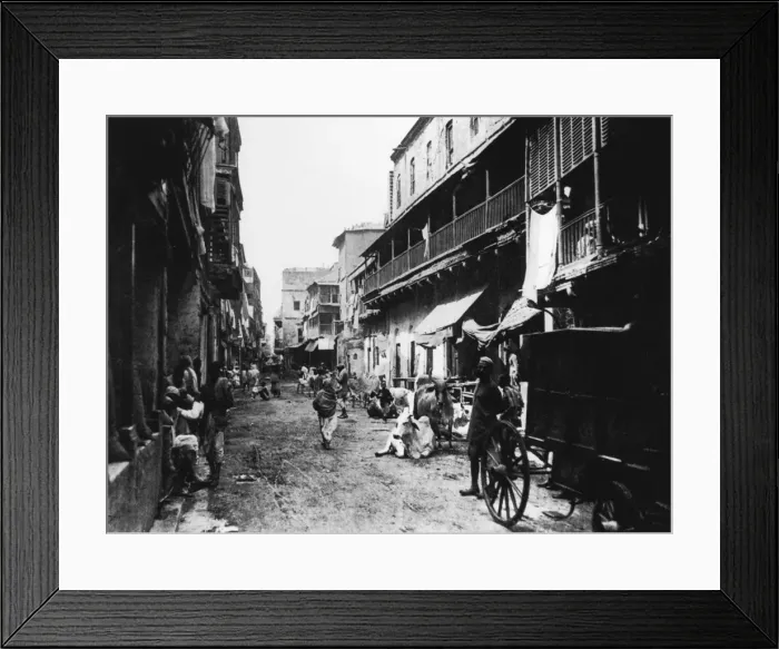 Framed Print : Street scene in Calcutta, India Framed Print : Street scene in Calcutta, India
