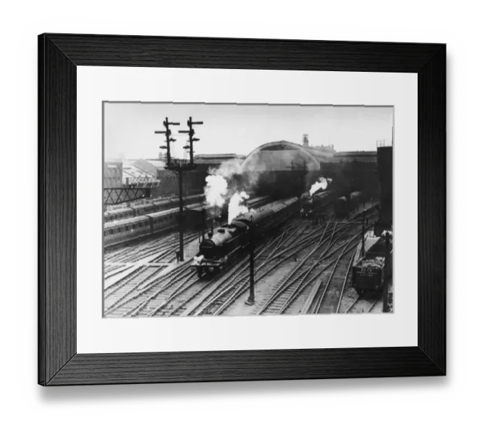 Framed Print : View of trains leaving London Bridge Station Framed Print : View of trains leaving London Bridge Station