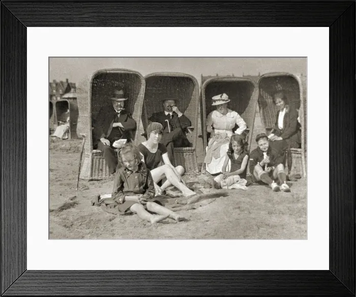 Framed Print : Family on holiday at Lytham St Annes, Lancashire Framed Print : Family on holiday at Lytham St Annes, Lancashire