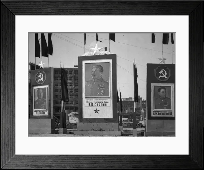 Framed Print : Soviet posters, WW2 Framed Print : Soviet posters, WW2