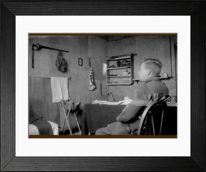Framed Print : Soldier at Tidworth, Wiltshire Framed Print : Soldier at Tidworth, Wiltshire