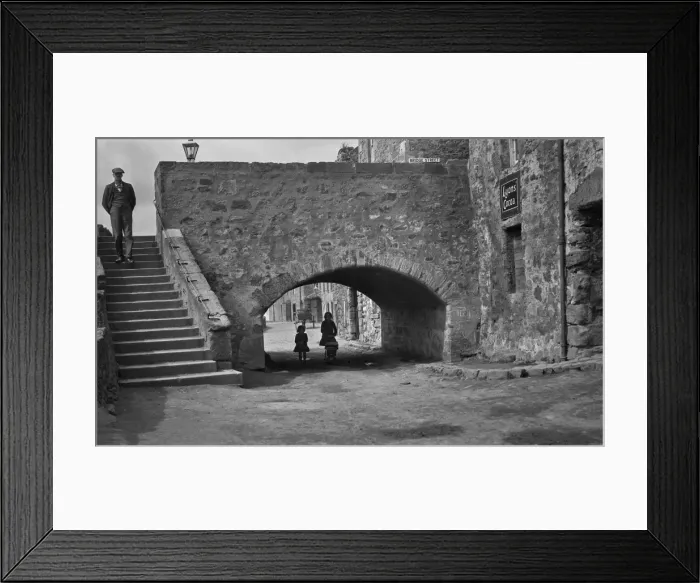 Framed Print : Bridge Street, East Lothian, Scotland Framed Print : Bridge Street, East Lothian, Scotland