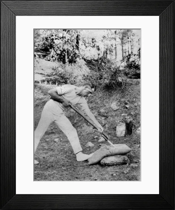 Framed Print : Soldier with bayoneted rifle, India Framed Print : Soldier with bayoneted rifle, India